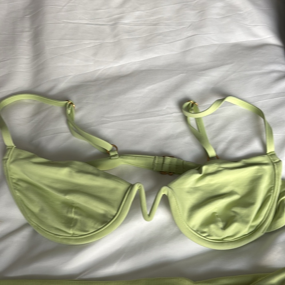 L*SPACE Nico Top and Low Rise Bottoms Lime Bikini Set - Picture 4 of 11